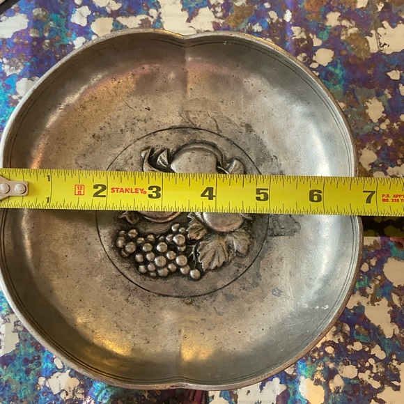 Pewter Marinoni Bowl embossed with fruit - Picture 4 of 5